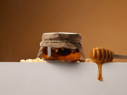 Мед с сосновой шишкой и кедровым орехом 120 гр.