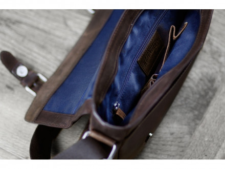 Сумка через плечо KLONDIKE DIGGER Joe, натуральная кожа в темно-коричневом цвете, 28 x 32 x 8 см