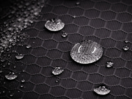 Сумка-слинг Nomad на одно плечо из водостойкого переработанного пластика, черный