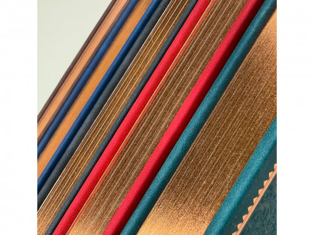 Ежедневник недатированный А4 Royal, черный с бронзовым срезом