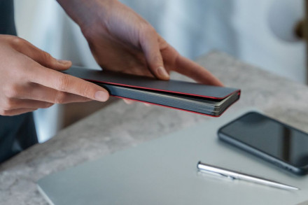 Блокнот Trait в точку, черно-красный