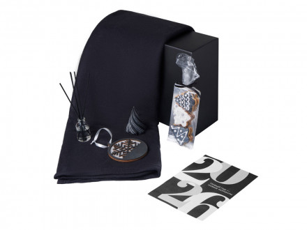 Подарочный набор с пледом, свечой и диффузором, черный