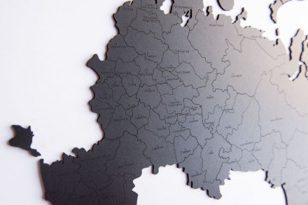 Деревянная карта России с названиями городов, черная