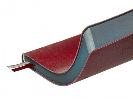 Ежедневник А5 датированный Boston 2027, бордовый с серым обрезом