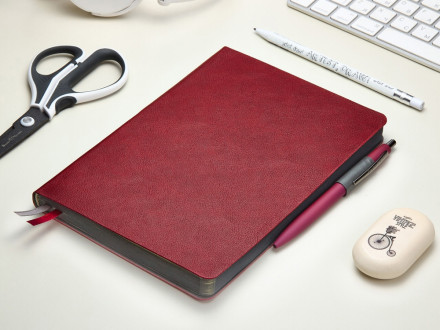 Ежедневник А5 датированный Boston 2027, бордовый с серым обрезом