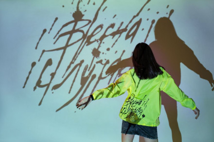 Ветровка «Весна случается», неоново-желтая