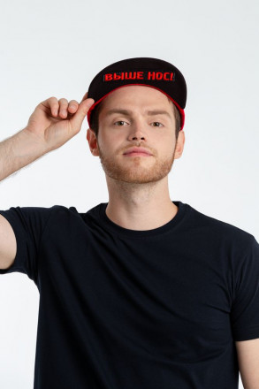 Бейсболка-снепбек «Выше нос!», красная с черным