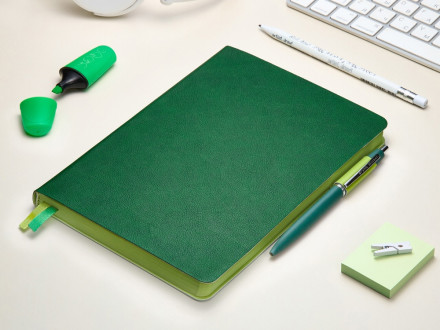 Ежедневник А5 датированный Boston 2027, зеленый с салатовым обрезом