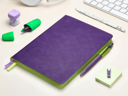 Ежедневник А5 датированный Boston 2027, фиолетовый с салатовым обрезом