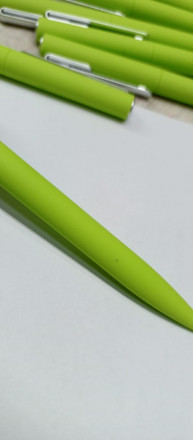 Ручка шариковая пластиковая Bon с покрытием soft touch, зеленое яблоко (Р)