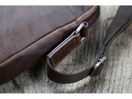 Сумка через плечо KLONDIKE DIGGER Jake, натуральная кожа в темно-коричневом цвете, 26 x 22 x 7 см