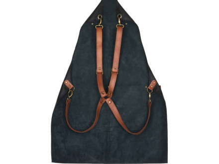 Фартук из натуральной кожи флотер  Материал: натуральная кожа КРС, цвет фартука: черный, цвет ремней: светлый бук, фурнитура из металлического сплава ЦАМ, цвет фурнитуры: антик, размер универсальный