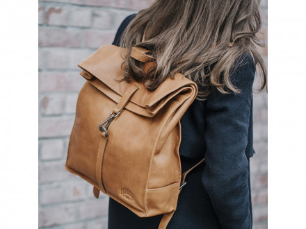 Рюкзак-сумка KLONDIKE DIGGER Mara, натуральная кожа цвета коньяк, 32,5 x 36,5 x 11 см