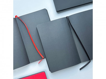 Скетчбук Sketch & Art в мягком переплете 140х210 мм, 100 л. черной бумаги 100 гр., красный