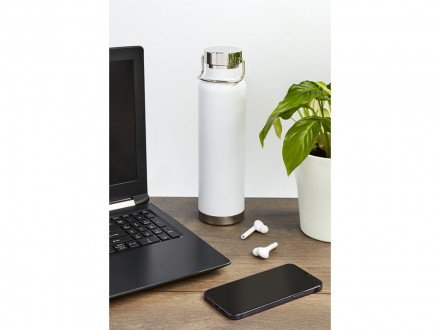 Бутылка для воды с вакуумной изоляцией Thor объемом 650 мл из переработанной нержавеющей стали, сертифицированной по стандарту RCS - сплошной черный