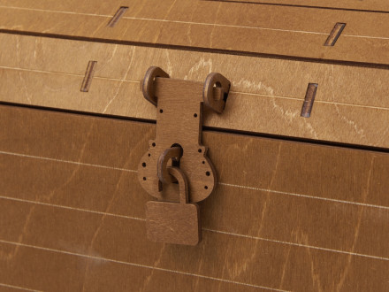 Подарочный набор: кукла фарфоровая, мед, красный