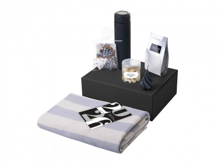 Подарочный набор c пледом, термосом, свечой и миндалем, черный