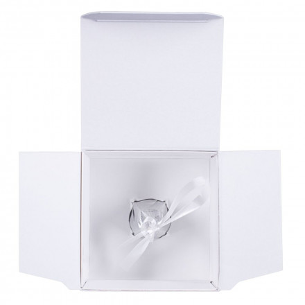 Свеча ручной работы «Снегири в лесу», в форме пирамиды