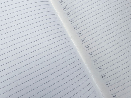 Ежедневник недатированный А5+ Classic, бордовый