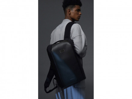 Атикражный рюкзак FlipPack для ноутбука 15.6, черный