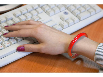 Ручка шариковая-браслет Арт-Хаус, красный