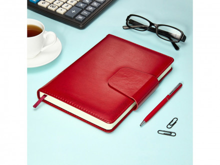 Ежедневник А5 недатированный Prestige, красный