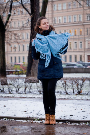 Палантин «Нежные листья», голубой