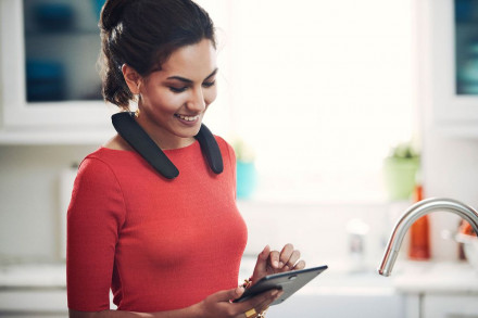 Беспроводная нашейная колонка JBL Soundgear, черная