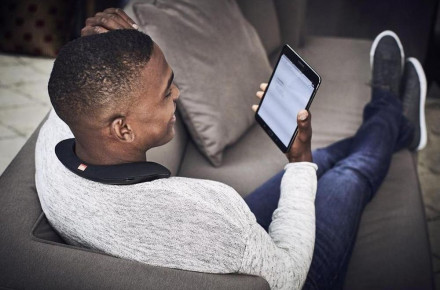 Беспроводная нашейная колонка JBL Soundgear, черная