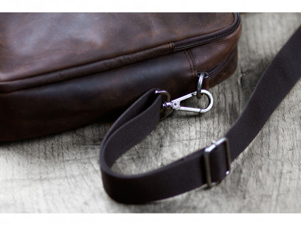 Сумка KLONDIKE DIGGER Earl, натуральная кожа в темно-коричневом цвете, 29 x 38 x 9 см